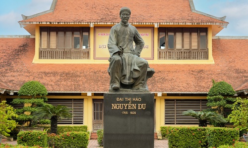 Tượng đài Nguyễn Du